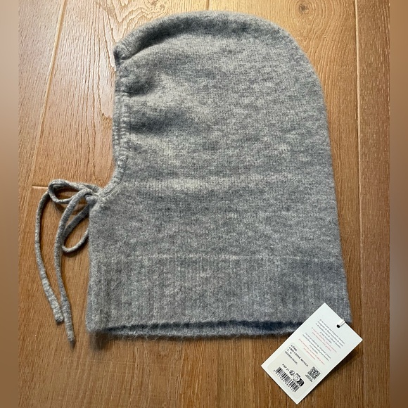 Sézane Come Hooded Scarf NWT in Mid Heather
Grey - Picture 5 of 7